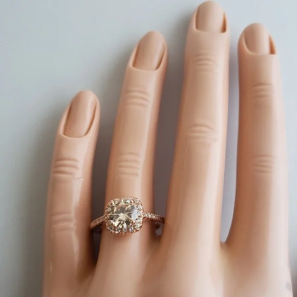 18k Morganite Ring - Picture 7 of 8